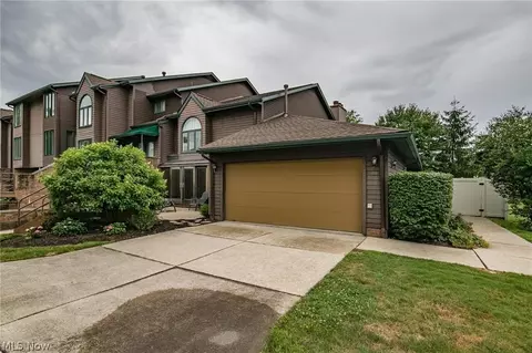 127 Fox Hollow Ct, Cleveland, OH 44124