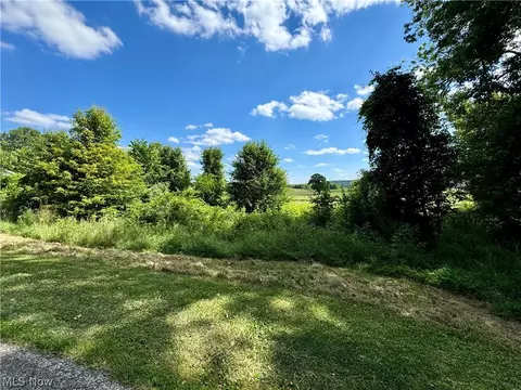 Kerns Drive Ne, Bolivar, OH 44612