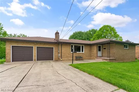 467 Neoka Dr, Campbell, OH 44405