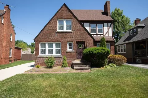 3573 Farland Rd, University Heights, OH 44118