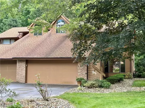 9074 Inverrary Dr SE, Howland, OH 44484