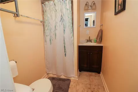 Bath - 443 E 330th St, Willowick, OH 44095 photo 3 of 3