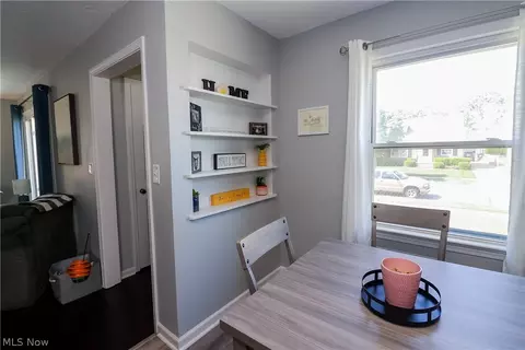 Entry Way - 443 E 330th St, Willowick, OH 44095 photo 2 of 4