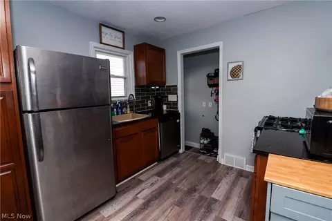 Entry Way - 443 E 330th St, Willowick, OH 44095 photo 3 of 4