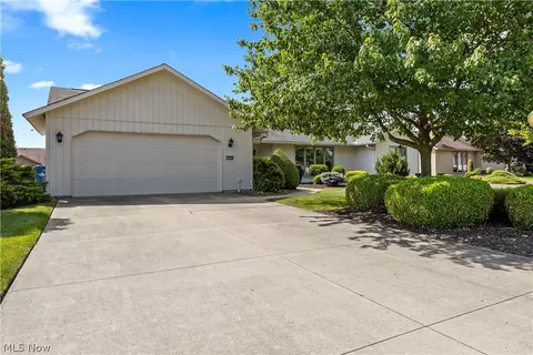 33049 Cobblestone Cir, North Ridgeville, OH 44039