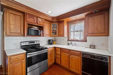 308 E 214 St, Euclid, OH 44123 photo 8