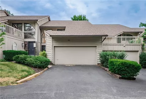 5745 Som Center Rd #3, Solon, OH 44139