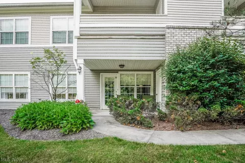 522 Robinwood Ln #I, Copley, OH 44321