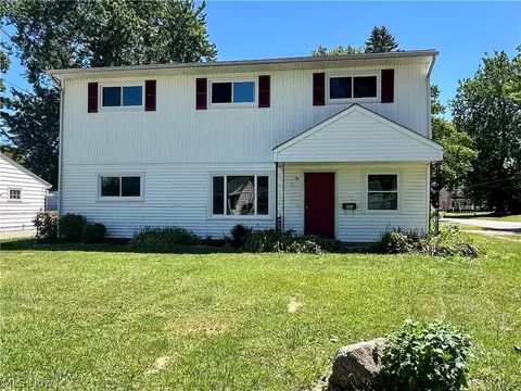 801 Oakwood Dr, Elyria, OH 44035