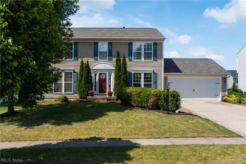 538 Rockglen Dr, Wadsworth, OH 44281