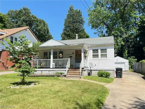 1049 N Howard St, Akron, OH 44310