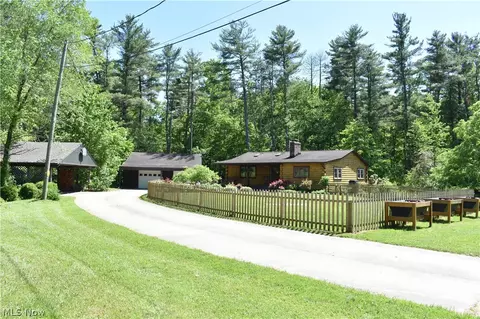 2920 River Glen Dr, Austinburg, OH 44010