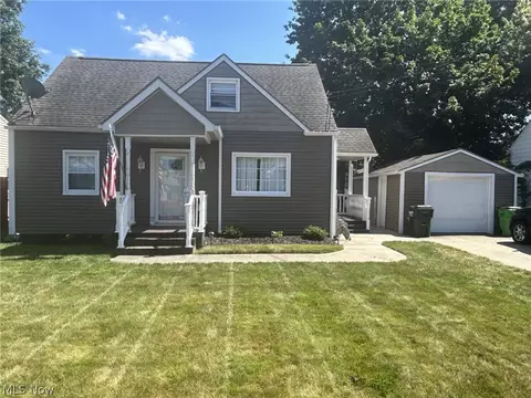 688 E Cassell Ave, Barberton, OH 44203