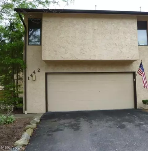 1442 Loop Rd, Kent, OH 44240