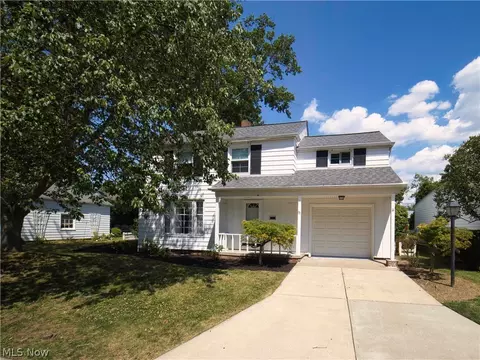 131 Lake Edge Dr, Euclid, OH 44123