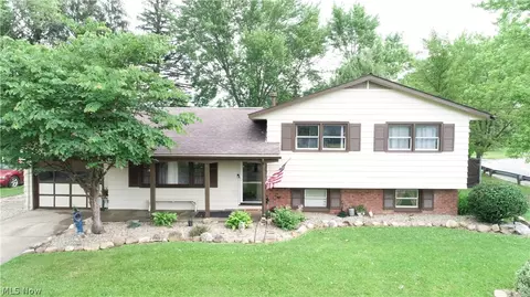 3008 Starlite Dr NW, Warren, OH 44485