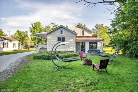 Exterior - 51 E Walnut St, Jefferson, OH 44047 photo 3 of 12