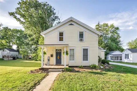 51 E Walnut St, Jefferson, OH 44047