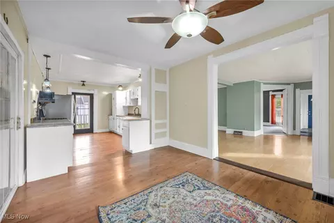 Entry Way - 51 E Walnut St, Jefferson, OH 44047 photo 2 of 4