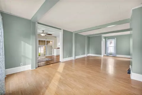 Living - 51 E Walnut St, Jefferson, OH 44047 photo 1 of 5