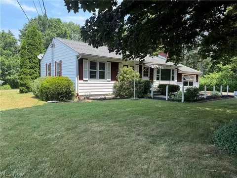 8859 Echo Dr, Mentor, OH 44060 photo 2