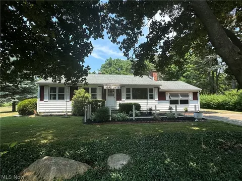 8859 Echo Dr, Mentor, OH 44060