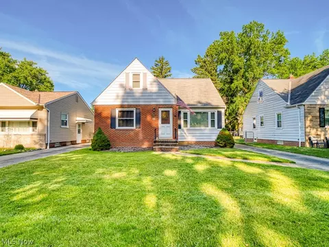 6647 Fernhurst Ave, Parma Heights, OH 44130