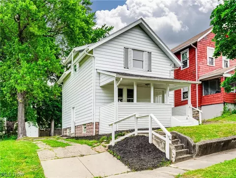 1409 Newton St, Akron, OH 44305