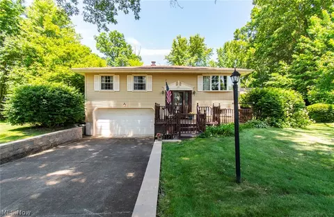3411 Warwick Ct, Canfield, OH 44406