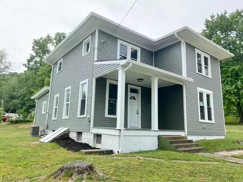 1024 Trenton Ave, Uhrichsville, OH 44683