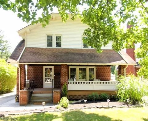 2328 Chestnut Blvd, Cuyahoga Falls, OH 44223