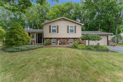 8666 Bayberry Dr NE, Warren, OH 44484