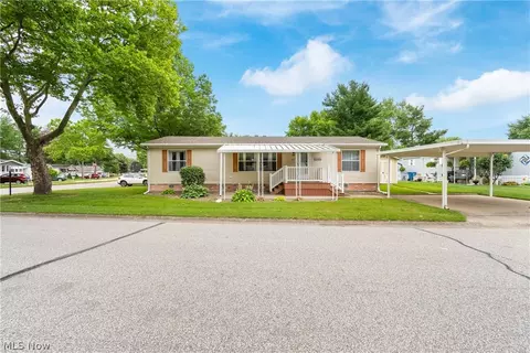 22 C St SW, Navarre, OH 44662