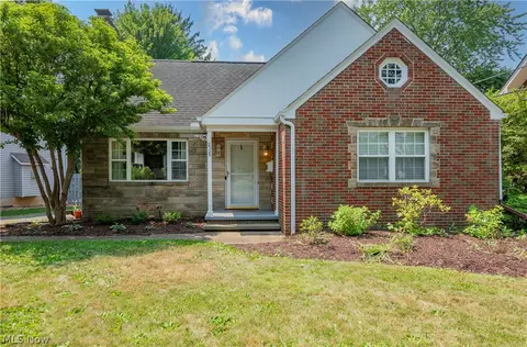 2320 Chestnut Blvd, Cuyahoga Falls, OH 44223