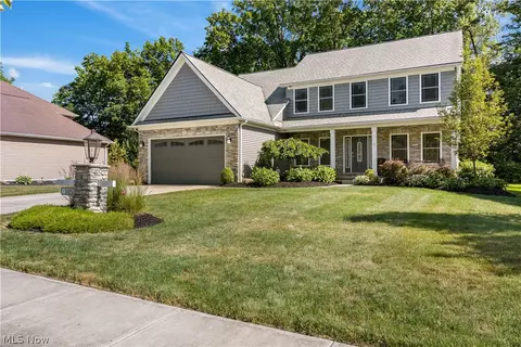1055 Flint Dr, Vermilion, OH 44089