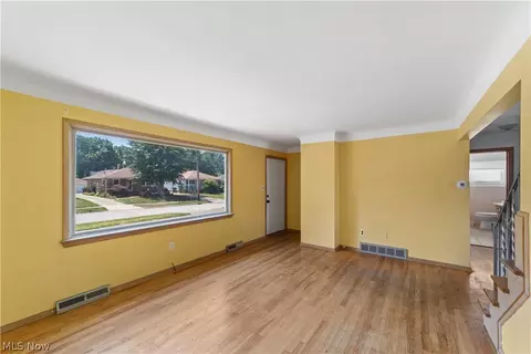 24401 Stephen Ave, Euclid, OH 44123 photo 4