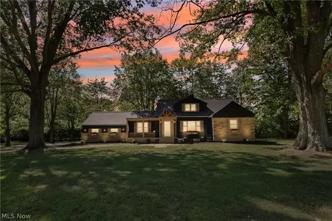 145 N Strawberry Ln, Chagrin Falls, OH 44022