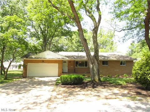7038 Big Crk, Middleburg Heights, OH 44130