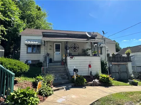 900 Park St, Martins Ferry, OH 43935