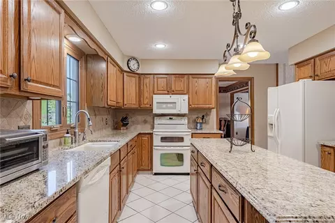 33567 Lisa Ln, Solon, OH 44139 photo 12
