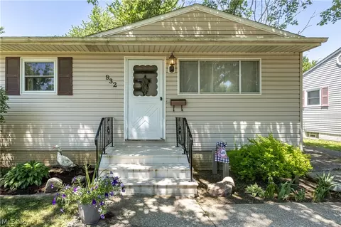 932 Salem Ave, Elyria, OH 44035