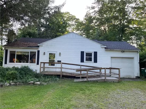 332 South St, Chardon, OH 44024