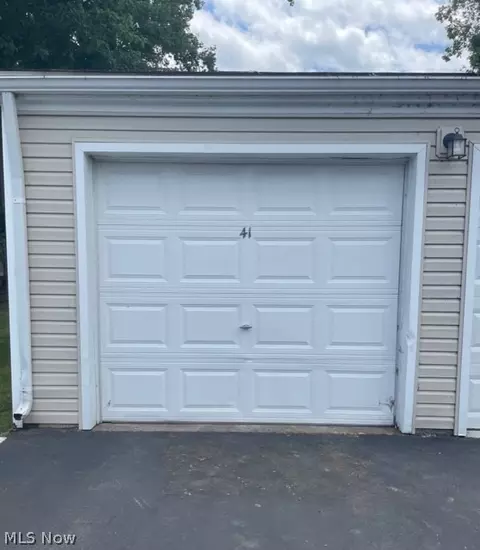 41 Valley Forge Ln, Elyria, OH 44035 photo 2