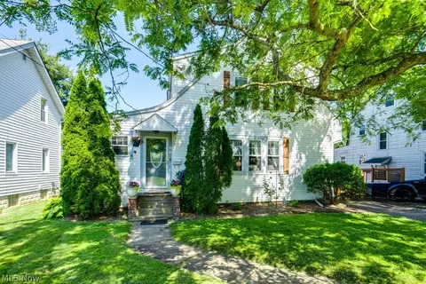 27 W 8th St, Newton Falls, OH 44444