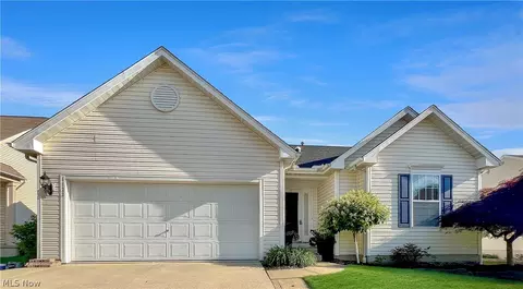1122 Ledgestone Dr, Wadsworth, OH 44281