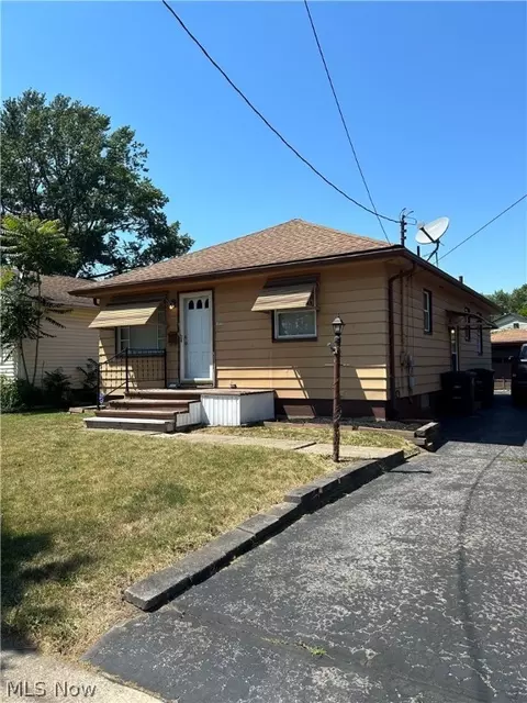 1869 Ford Ave, Akron, OH 44305