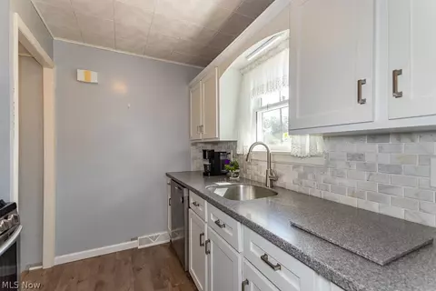 30144 Ridgeview Dr, Wickliffe, OH 44092 photo 14