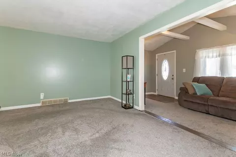 30144 Ridgeview Dr, Wickliffe, OH 44092 photo 7