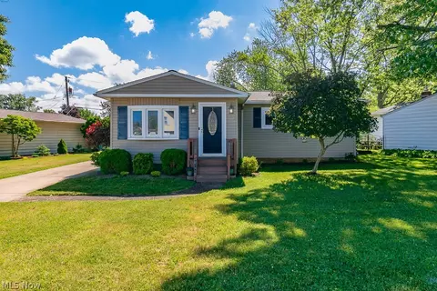 30144 Ridgeview Dr, Wickliffe, OH 44092