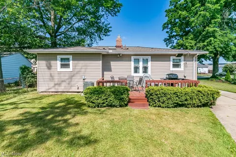30144 Ridgeview Dr, Wickliffe, OH 44092 photo 4